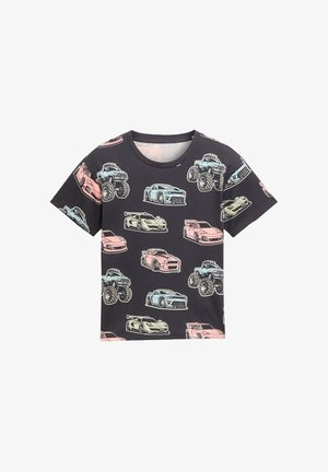 Czarna krótkozasięgowa koszulka z kolorowymi wzorami samochodów w różnych stylach, z klasycznym okrągłym dekoltem i miękką teksturą.