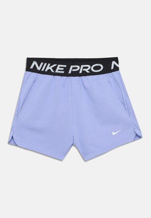 Shorts Nike Pro, tissu violet clair, ceinture élastique noire avec "NIKE PRO" en blanc, poches latérales et fentes sur les côtés pour la mobilité.