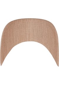 Beige kangas päikeseprillide visor, millel on kumer kuju, tikitud detailid ja tekstuuriga pind. Kujundatud päikesekaitseks ja mugavuseks.