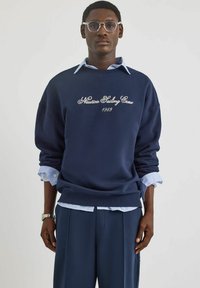 No seleccionado, dark navy