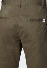 Anerkjendt Chinos - olive