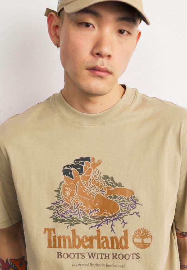 FRONT BOOT GRAPHIC TEE - Print T-shirt - lemon pepper4