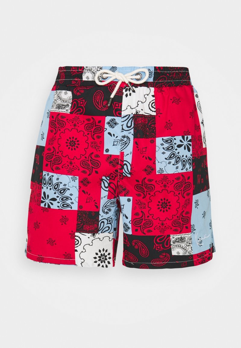 Shorts de bain multicolores avec un design en patchwork comprenant des motifs cachemire rouges, noirs, bleus et blancs, taille élastique et cordon de serrage.