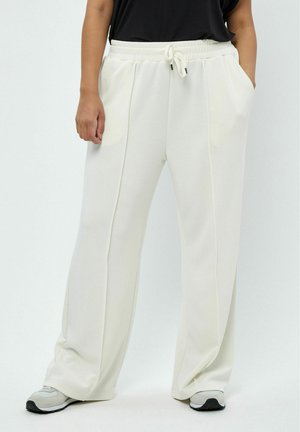 Pantaloni da tuta bianchi a gamba larga con vita elastica e cordoncino, dotati di tasche laterali e di una texture morbida e liscia.