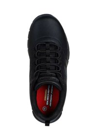 Zapatilla negra Skechers con plantilla de memoria, diseño de lazada elástica y cuello acolchado, mostrada desde una vista superior sobre un fondo blanco.