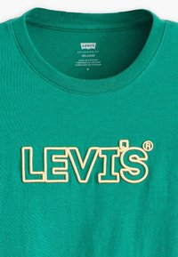 Levi's® RELAXED FIT - Trükipildiga T-särk - shady glade