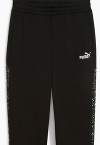 Schwarze Sporthosen mit einem elastischen Bund, an den Seiten mit Leopardenmuster und einem weißen Puma-Logo auf der Vorderseite.