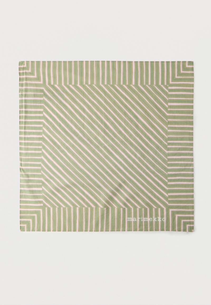 Πράσινο και ροζ φουλάρι με μοτίβο φτιαγμένο από διαγώνιες και οριζόντιες ρίγες, κατασκευασμένο από λείο ύφασμα, με διακριτική λάμψη και λεπτομέρεια με λογότυπο στη γωνία.