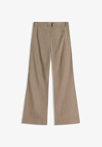 Beige kalhoty širokého střihu vyrobené z texturované tkaniny, s jednou kapsou na zadní straně a poutky na opasek. Design obsahuje čisté, rovné linie.