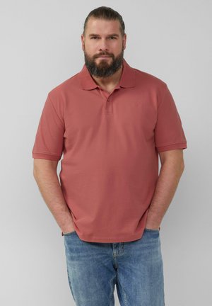 Short-sleeve polo shirt in dusty rose color, made from textured fabric. Features a classic collar and a subtle logo on the chest.