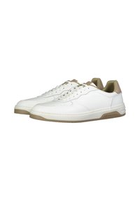 Sneaker bianche con una tomaia in pelle liscia, dettagli beige sul tallone e suola in gomma texturizzata; design con lacci e dettagli perforati.