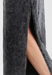 Urban Classics LADIES RANDOM WASH BACK CUT DRESS - Jerseyklänning - black