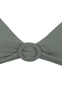 Groene bikini-top met een gedraaide ontwerp en een ronde accent in het midden, gemaakt van textuurstof met een subtiel patroon.
