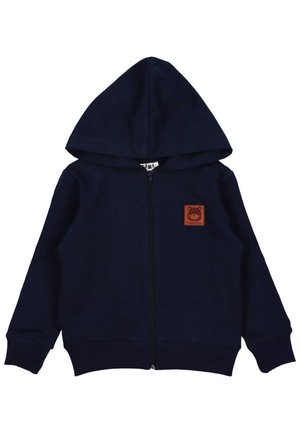 Marineblaues Zip-Hoodie mit Kängurutasche, entworfen mit einer plüschigen Textur. Verfügt über einen braunen Lederpatch mit einem Bärenlogo auf der Brust.