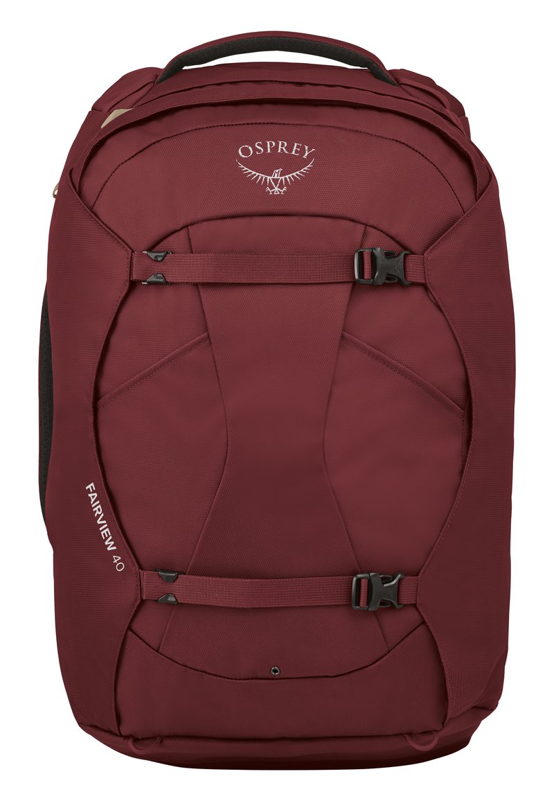 Sac à dos Fairview 40 Osprey bordeaux avec tissu lisse, deux fermetures à boucle et une poignée rembourrée ; doté d'un design de panneau triangulaire et d'un logo.