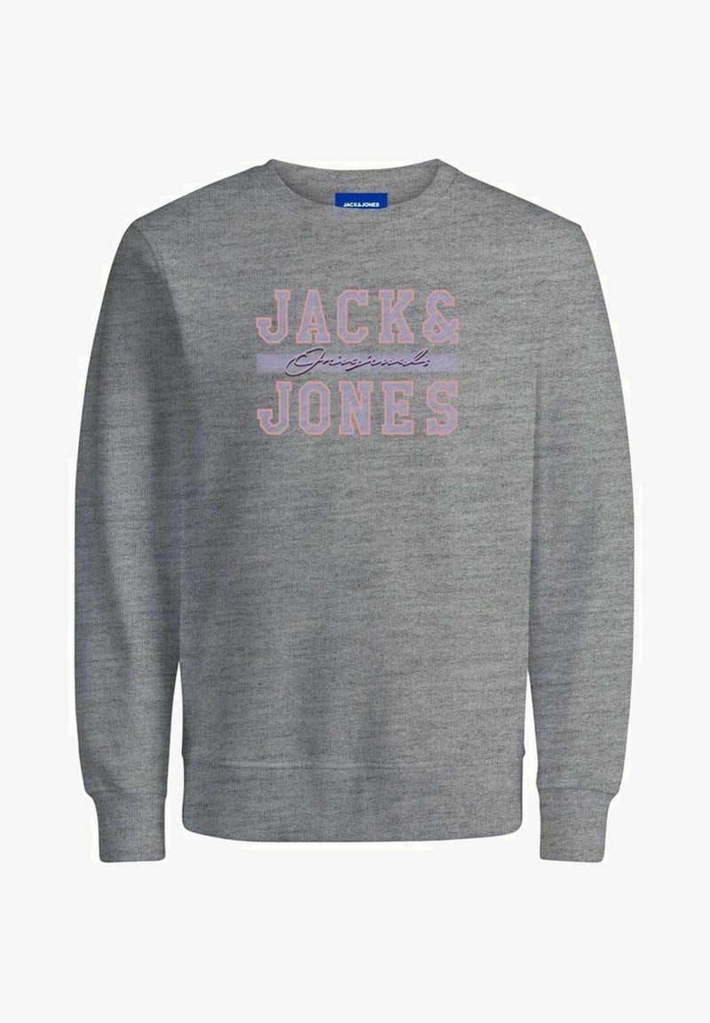 Sweat-shirt gris à manches longues avec "JACK & JONES Originals" imprimé en grandes lettres roses et noires sur le devant.