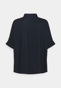 Mörkblå kortärmad skjorta med avslappnad passform och klassisk krage. Mjukt tyg med slät textur, med en rak nederkant.