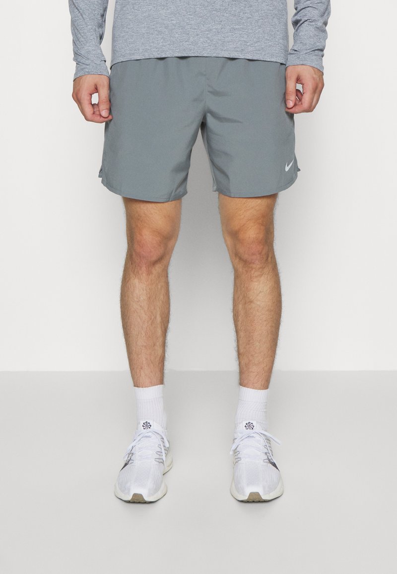 Nike Performance - CHALLENGER - Träningsshorts - smoke grey/smoke grey/black/(reflective silv), Förstora