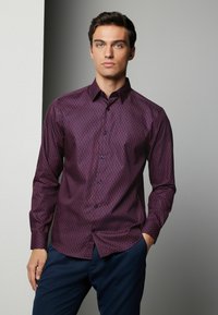 Next PRINTED SINGLE CUFF- REGULAR FIT - Shirt - burgundy red geometric