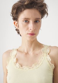 Rosemunde REGULAR VINTAGE - Top - lemon creme