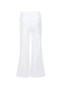 Witte flared jeans met achterzakken en stiksels. De gladde textuur en rechte tailleband zorgen voor een stijlvolle uitstraling.
