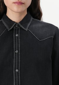 Replay SHIRT - Blúzka so zapínaním na gombíky - black