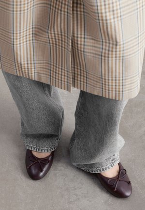 & OTHER STORIES, & OTHER STORIES LEATHER BALLET FLATS - Ballerina's - dark red