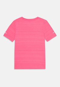 Nike Performance MILER UNISEX - T-skjorte til trening - hyper pink