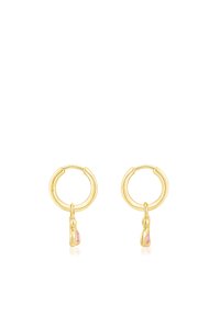 Pendientes de aro de oro con un charm colgante que presenta un acento rosa. El acabado suave, la forma circular y los sutiles detalles de hardware realzan el diseño.