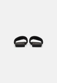 DKNY DEVLYN FLAT SLIDE - Pantoletai - black
