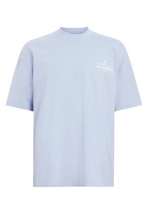 T-shirt en coton bleu clair à manches courtes et décolleté rond, avec un petit logo blanc "All Saints" sur la poitrine gauche.