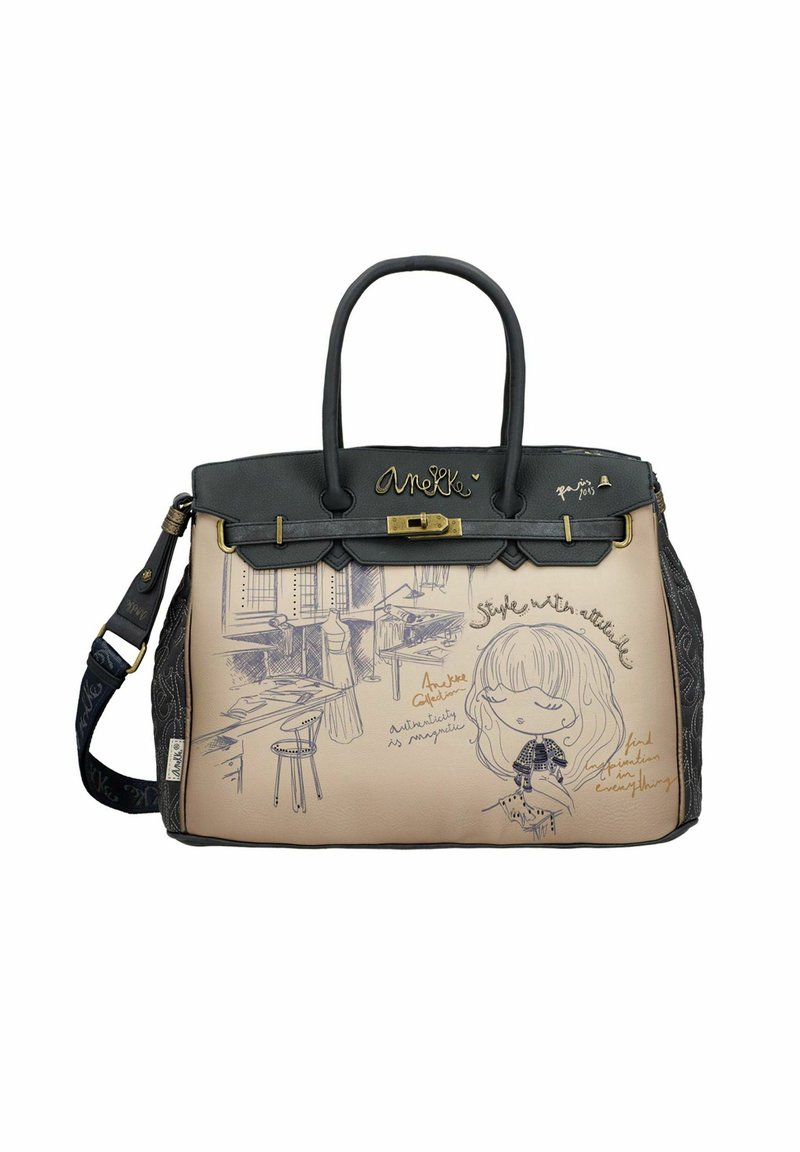 Beige Handtasche aus Kunstleder mit schwarzen Akzenten, die grafische Illustrationen und Text zeigt. Enthält zwei Griffe und einen abnehmbaren Schultergurt.