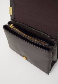 Ted Baker TALEA HERRINGBONE CROSSBODY BAG - Borsa a tracolla - brown