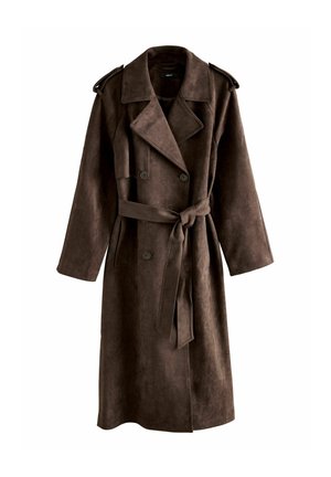 Cappotto trench in suede marrone con design doppiopetto, ampie rever, vita con cintura e spalline. Presenta maniche lunghe e tasche laterali.