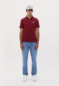 Armani Exchange Pólóing - cabernet