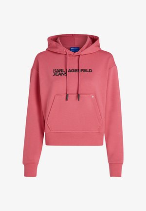 Rozā kapucīte ar priekšējo kabatu, kurā ir melns "KARL LAGERFELD JEANS" logo, izgatavota no mīksta, teksturēta auduma.