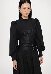 Marchesa Rosa Jurk - black