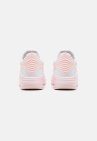 Jordan JORDAN MAX AURA 5 FUND UNISEX - Zapatillas de baloncesto - white/pink wash/violet frost