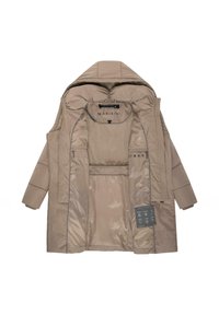 Veste doudoune beige avec capuche, présentant un tissu extérieur lisse, une texture matelassée, une fermeture éclair et des étiquettes intérieures.