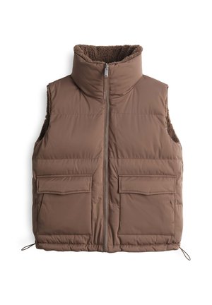 Gilet imbottito marrone con colletto alto, chiusura con zip, due tasche frontali a toppa e una morbida fodera interna texturizzata.