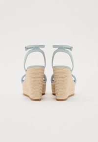 Thumbnail Image 3