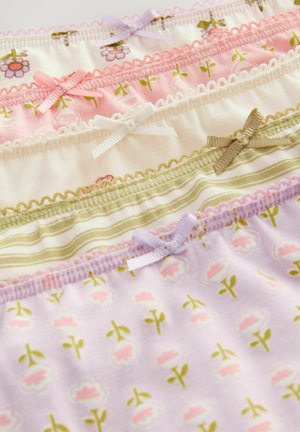 Set van vier meisjesondergoed in pasteltinten: lavendel, roze, ivoor en groen, met bloemmotieven en decoratieve strikjes.