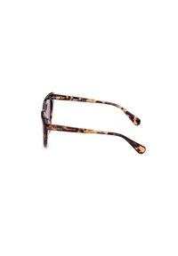 Occhiali da sole tartarugati con lenti a gradiente scuro, dettagli sulle astine e una forma rettangolare elegante. Presentano un marchio discreto sul lato.
