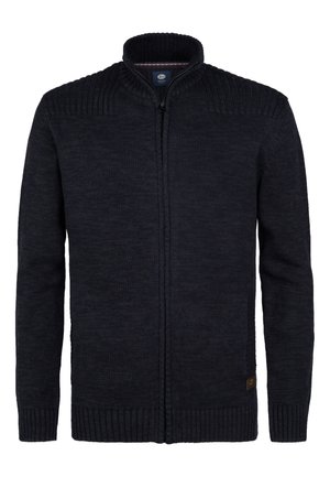 Dunkelblauer, strukturiertes Strickjacke mit hohem Kragen, durchgehendem Reißverschluss, gerippten Bündchen und Saum. Mit einem kleinen Logo-Patch auf der unteren Seite.