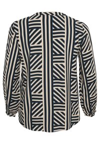 Langærmet bluse med en beige baggrund og blå og sorte geometriske stribemønstre samt rynkede ærmeafslutninger.