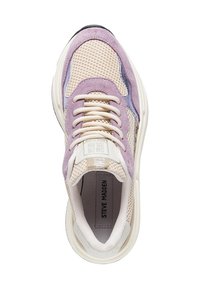 Sneaker con tomaia in mesh e suede nei toni di lavanda e beige, con un design testurizzato, collo imbottito e chiusura con lacci.