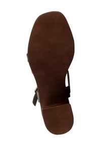 Suola in gomma marrone con un motivo di presa testurizzato. Il design presenta una leggera curvatura all'estremità del piede e un tacco piatto. Nessun accento visibile.