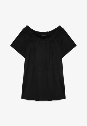 Czarna bluzka z krótkim rękawem, marszczonym dekoltem odsłaniającym ramiona oraz luźną, zwiewną tkaniną.