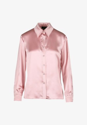 Bluză din satin roz deschis, cu mâneci lungi și guler ascuțit. Prezintă un închidere cu nasturi pe față și o textură netedă. Design simplu, fără modele.