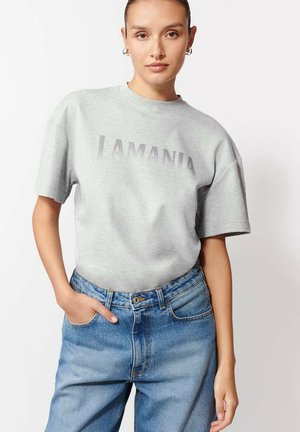 DEVONTE - Nyomott mintás póló - grey melange